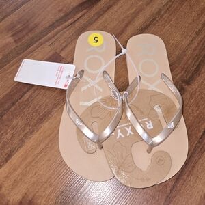 Roxy Women's Tan Flip Flops
